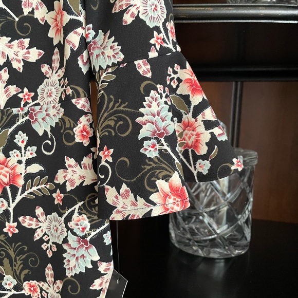 NWT maggie London sheath dress  fully lined. Keyhole neck ruffled sleeve size 4 - Picture 3 of 5